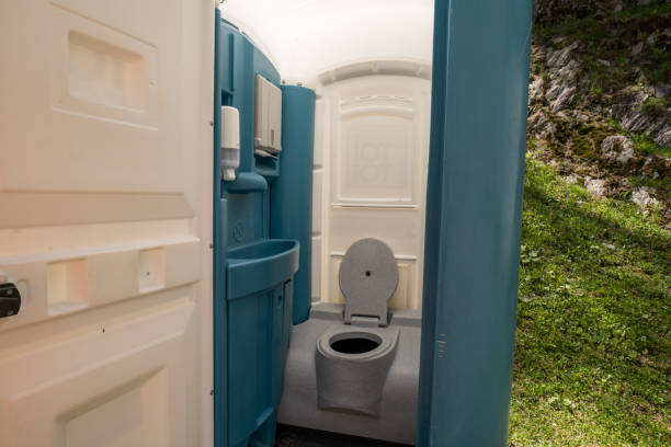 Porta potty delivery and setup in Poplar Cotton Center, CA